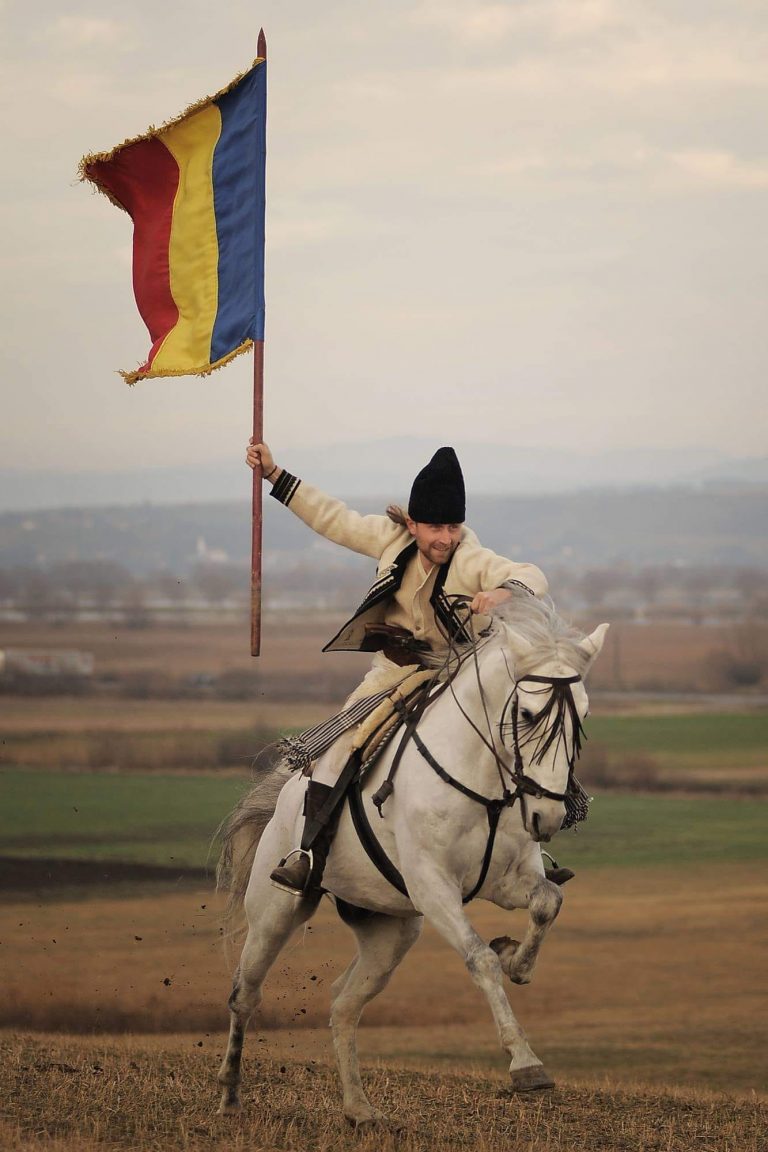 Sărbătoarea onomastică a ROMÂNIEI, la 100 de ani de victorii și suferințe..
